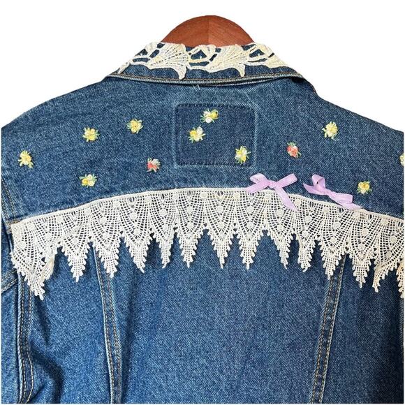 Y2K Levi’s Signature Denim Jacket Ribbon Floral Embroidery Details Coquette M - Picture 6 of 6